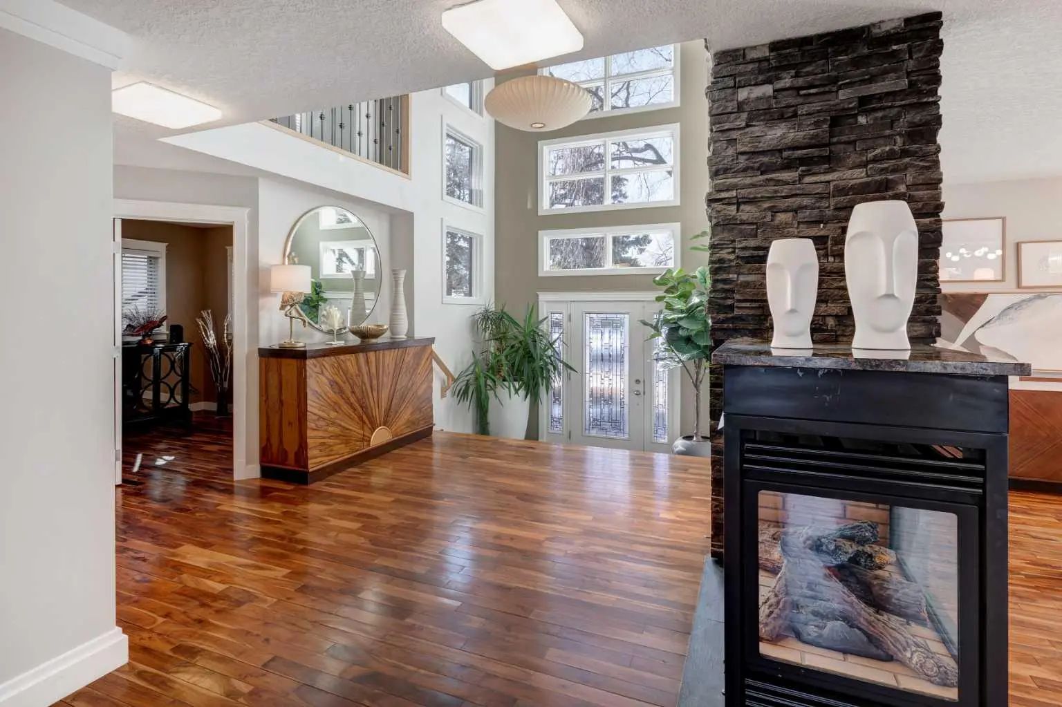 38 Lissington Drive Sw Calgary Alberta T3E 5E1 North Glenmore Park Home For Sale