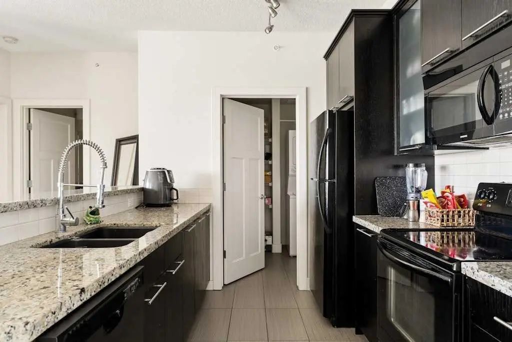 313 3410 20 Street Southwest, Calgary – Residential Apartment Listing Photo 3