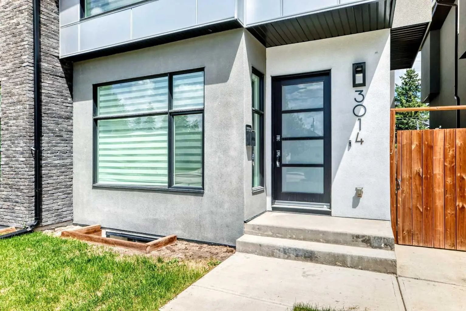 3014 Cochrane Road Northwest, Calgary – Residential Semi Detached (Half Duplex) Listing Photo 2