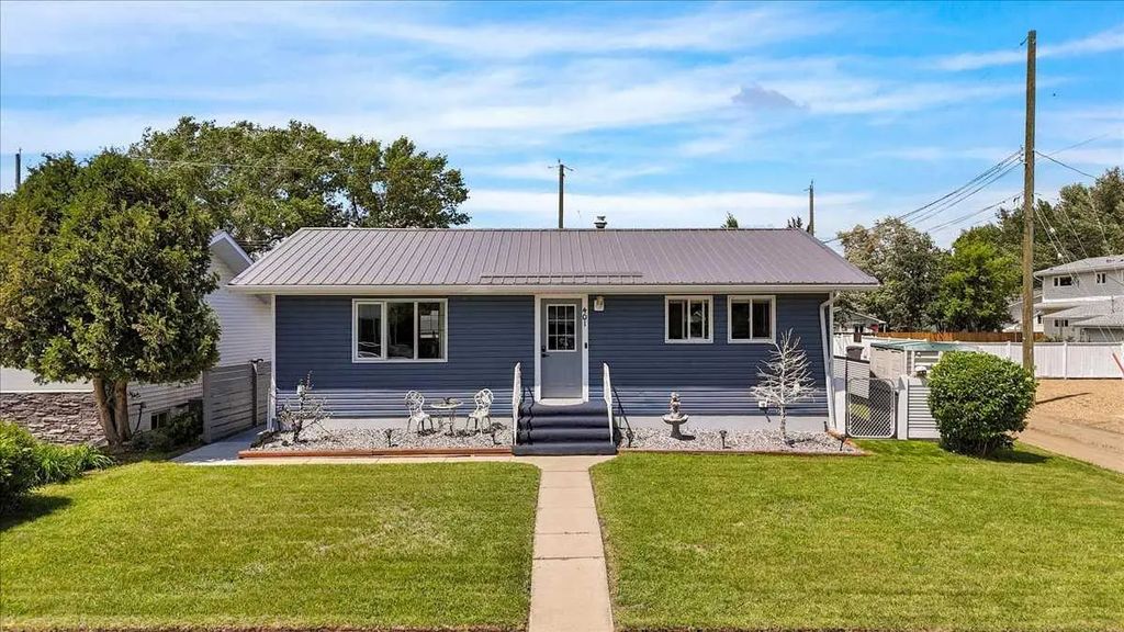 401 15 Street E, Drumheller