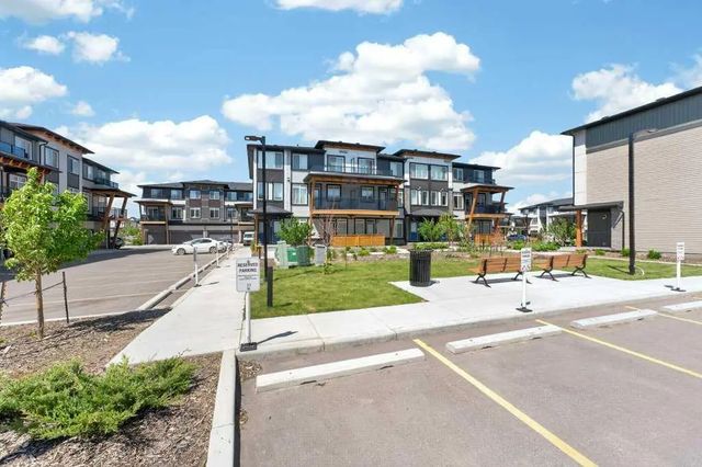 708 10060 46 Street Ne, Calgary