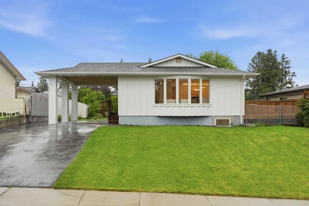 908 Stonehaven Road Sw, Calgary