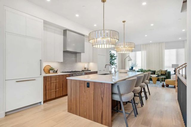 44 Greenwich Heath Nw, Calgary