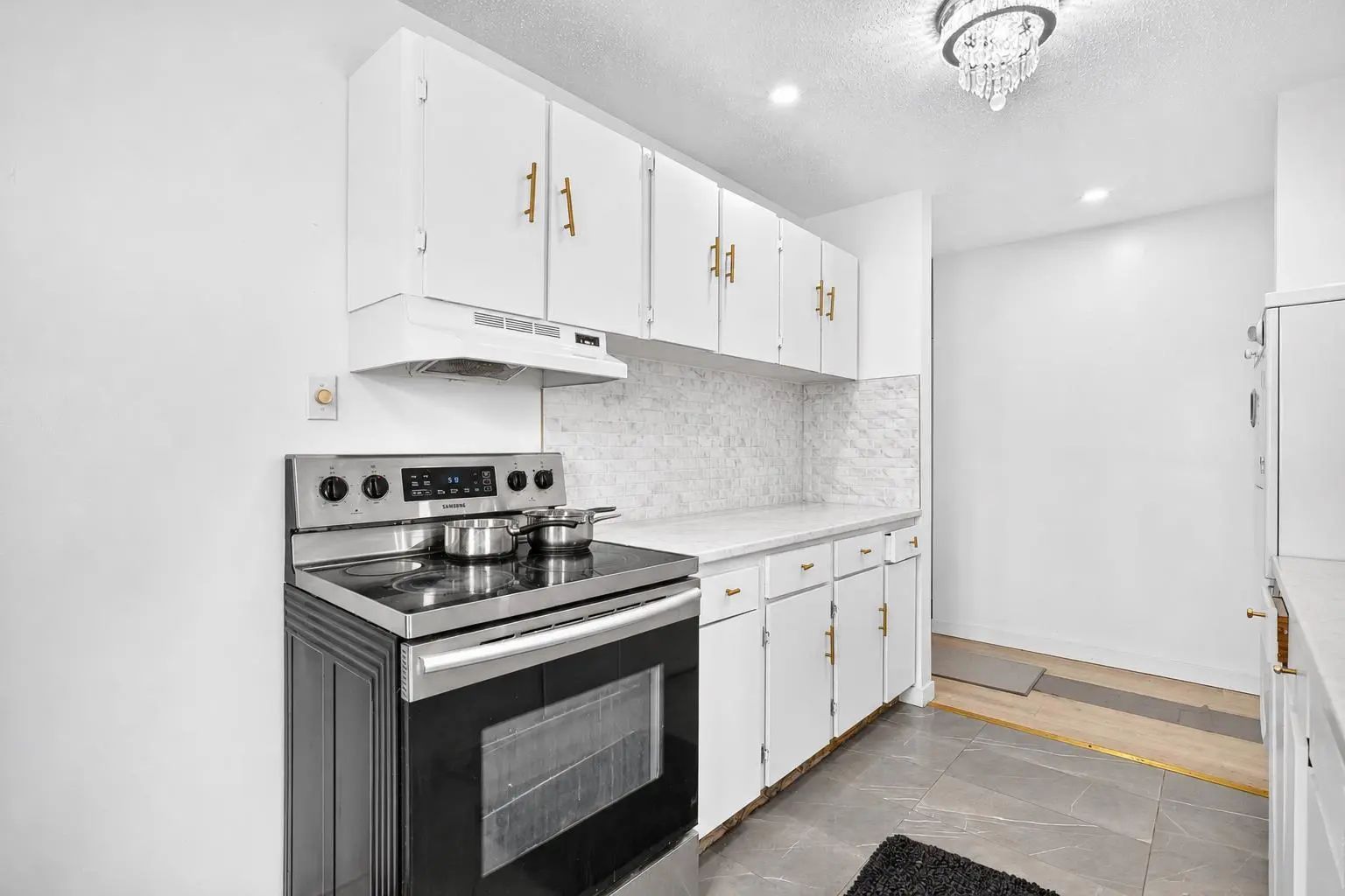201 4328 4 Street Northwest, Calgary – Residential Apartment Listing Photo 3