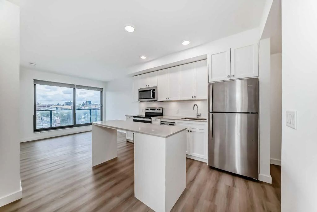 502 123 4 Street NE, Calgary