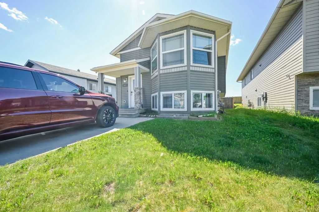 7018 90 Street , Grande Prairie
