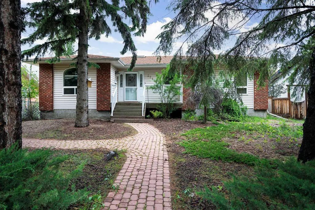 5212 43 Avenue , Camrose