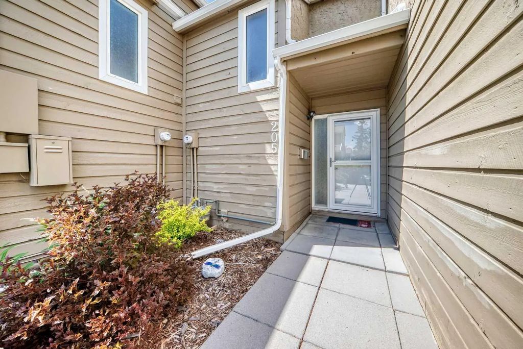205 829 Coach Bluff Crescent Sw, Calgary