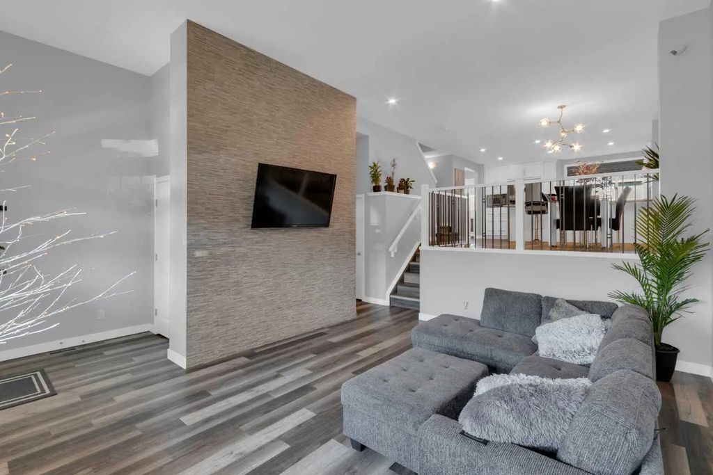 317 Sundown Road S, Cochrane