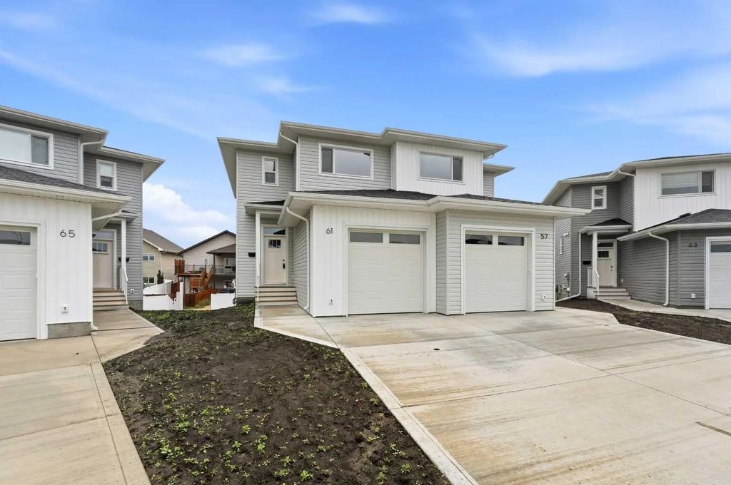 85 Pinnacle Close , Blackfalds