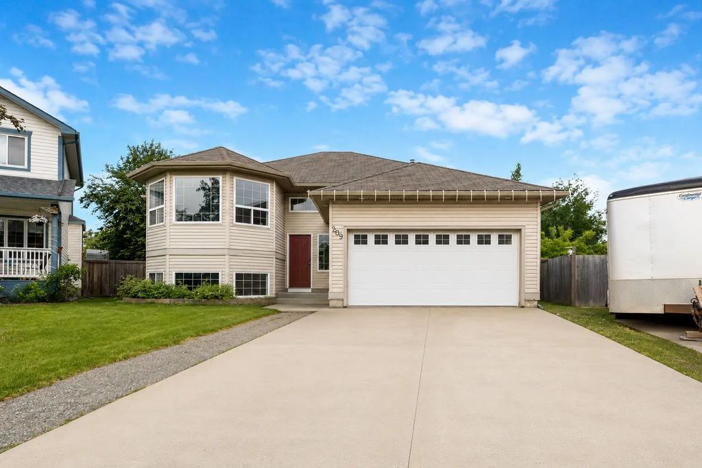 209 Laffont Bay , Fort McMurray
