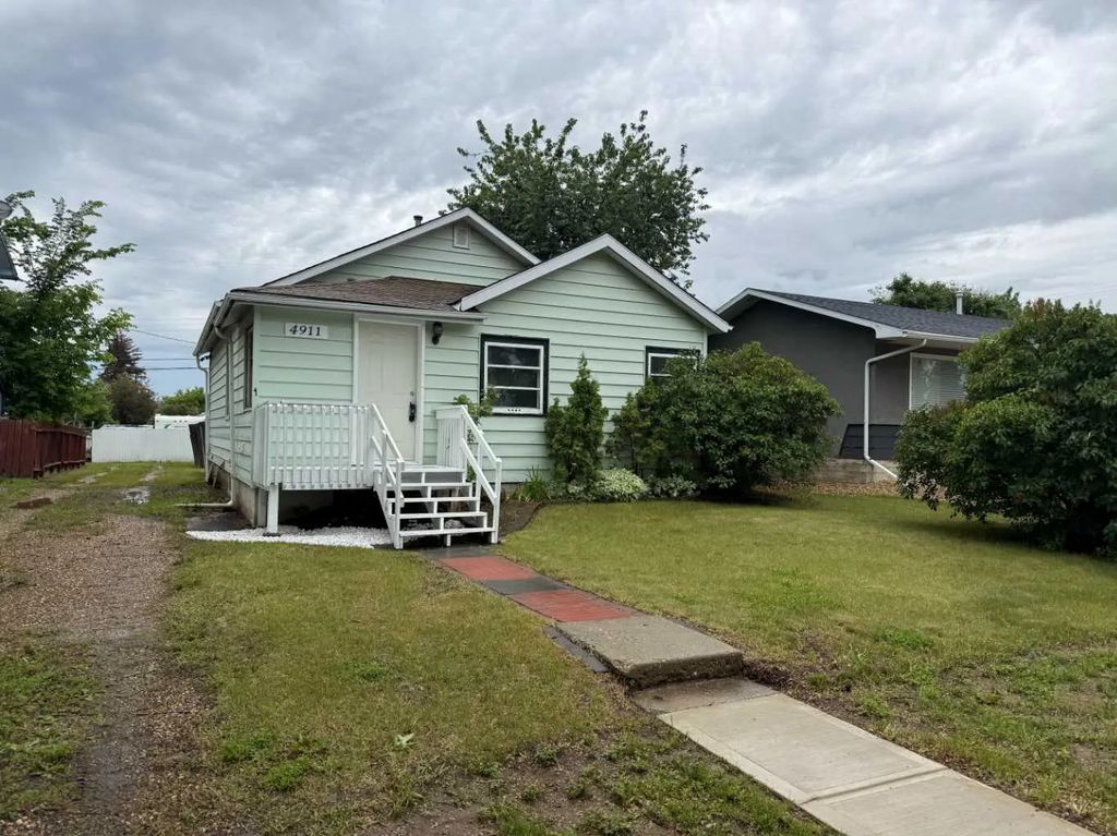 4911 53 Avenue , Grimshaw