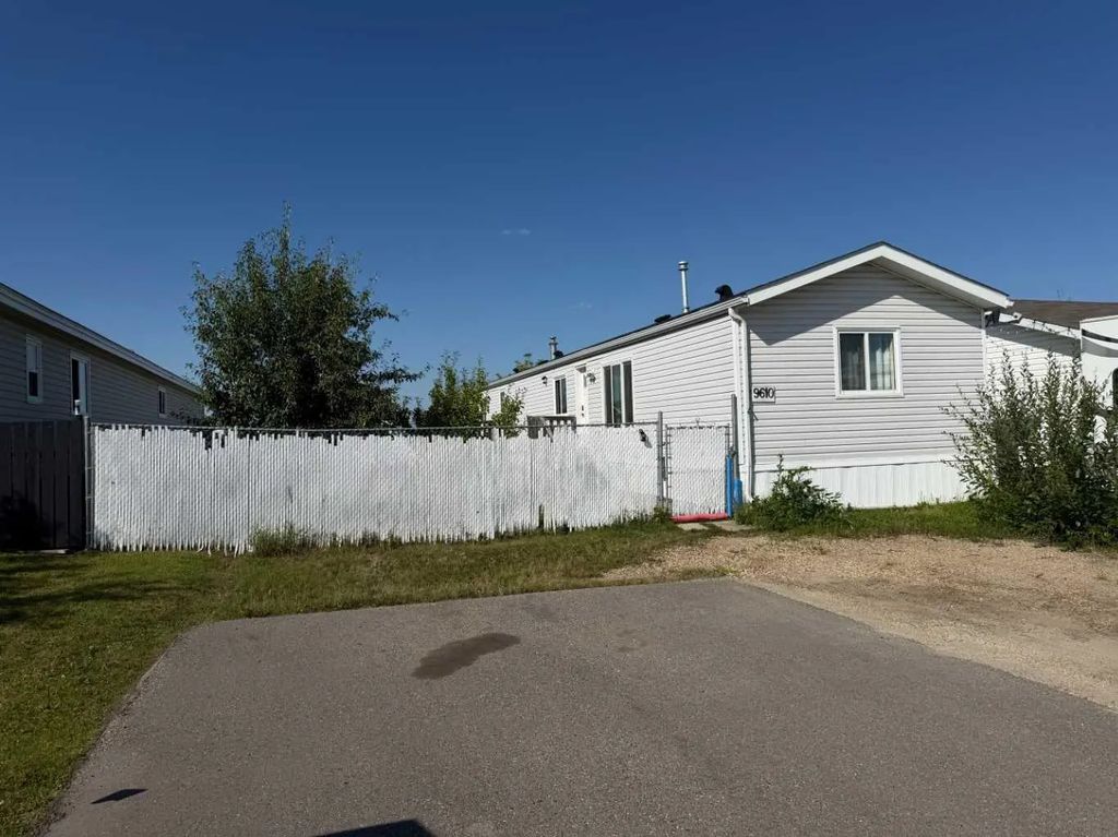 9610 101 Avenue , Clairmont
