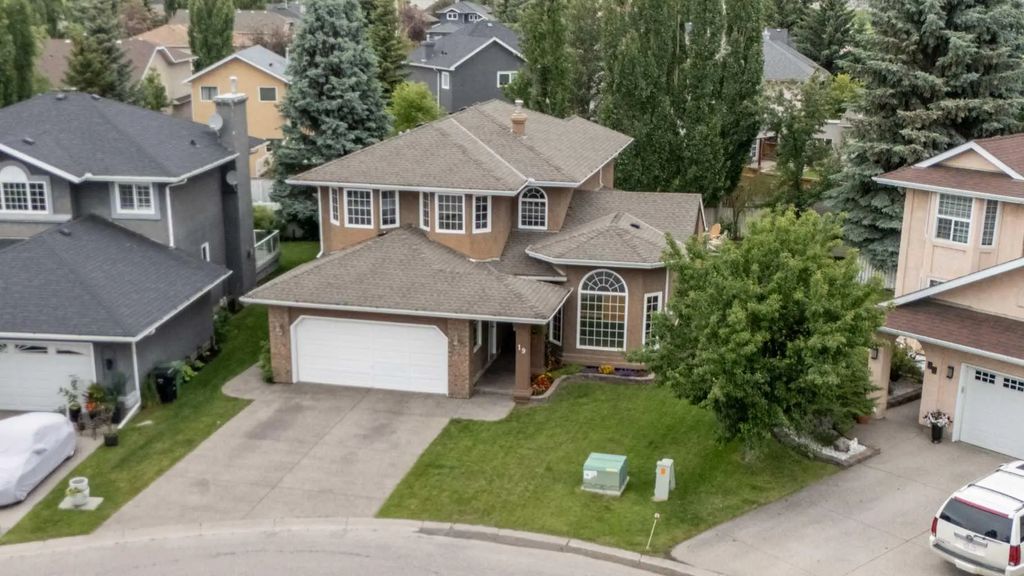 19 Mckenzie Lake Manor Se, Calgary