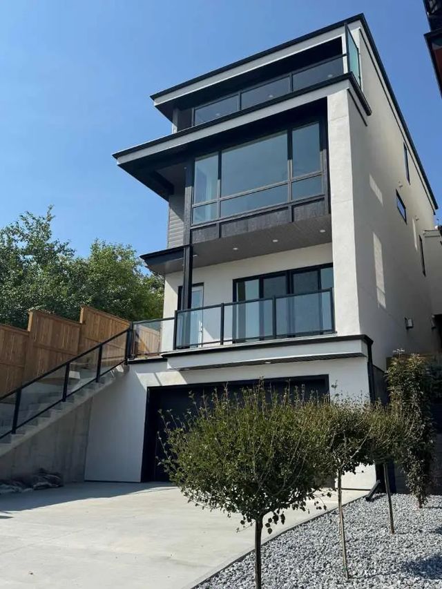 710 Bridge Crescent Ne, Calgary