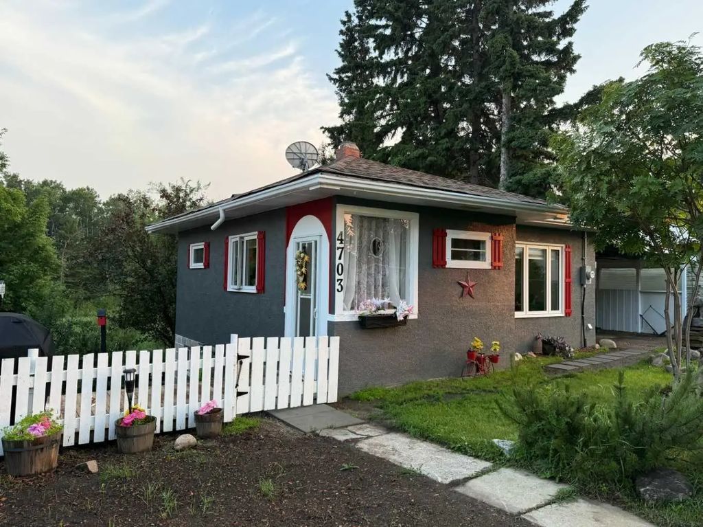 4703 47 Avenue , Myrnam