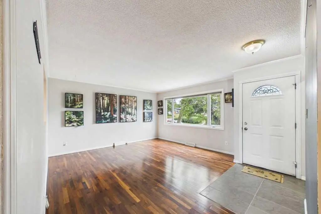 28 Franklin Drive Southeast, Calgary – Residential Detached Listing Photo 7