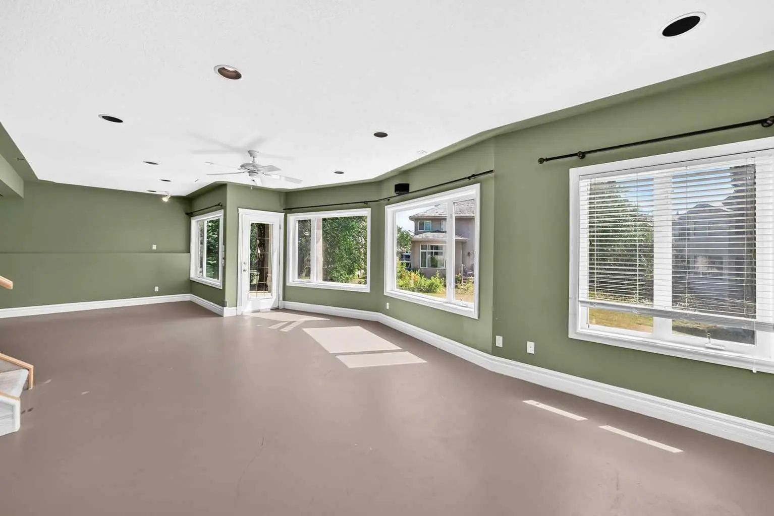 311 Royal Crest Bay Northwest, Calgary – Residential Detached Listing Photo 35