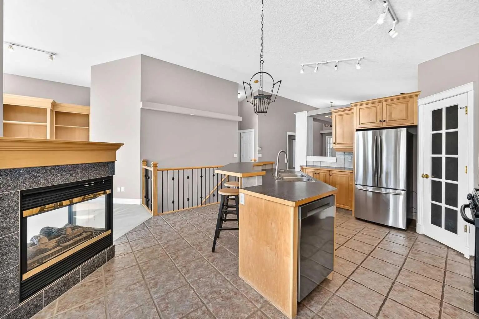 311 Royal Crest Bay Northwest, Calgary – Residential Detached Listing Photo 6
