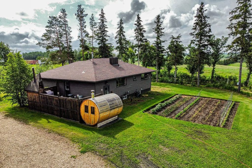 430042 Range Road 220  , Rural Ponoka County