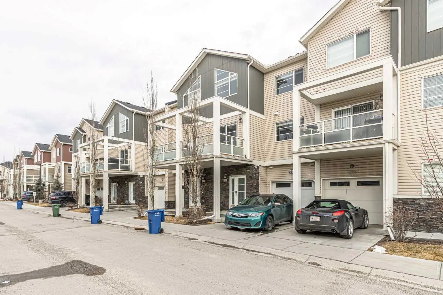 535 Redstone View Northeast, Calgary – Residential Row/Townhouse Listing Photo 2