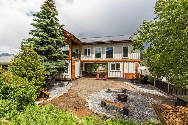 11333 20 Avenue , Blairmore
