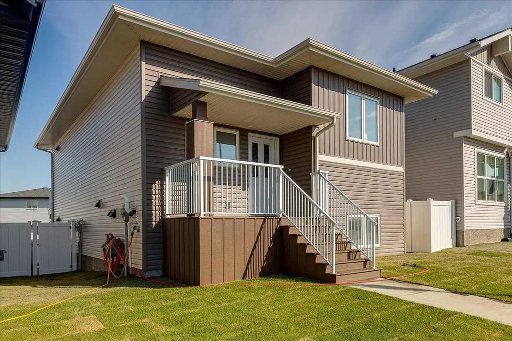 10 Memorial Parkway , Rural Red Deer County