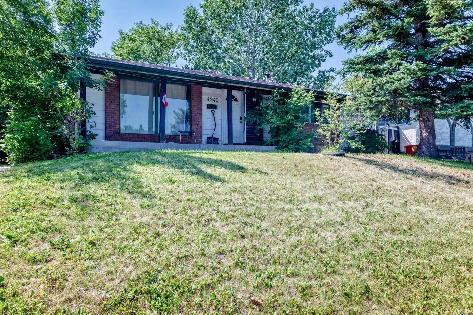 4940 Rundlewood Road Northeast, Calgary – Residential Detached Listing Photo 2