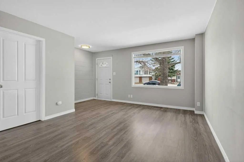 303 2211 19 Street Northeast, Calgary – Residential Row/Townhouse Listing Photo 3