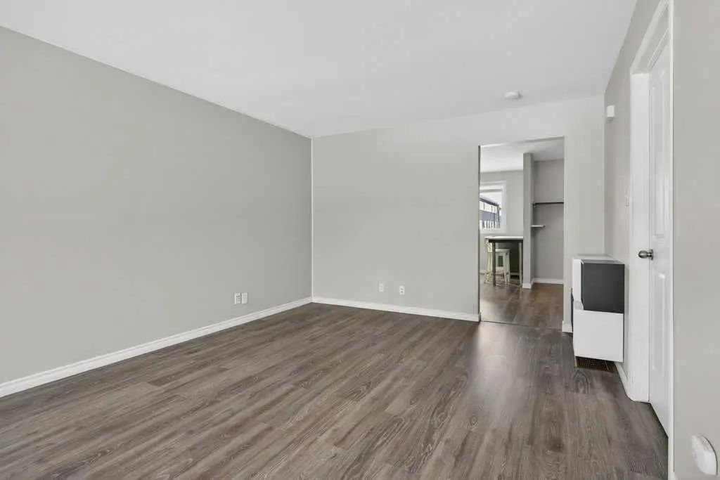303 2211 19 Street Northeast, Calgary – Residential Row/Townhouse Listing Photo 5
