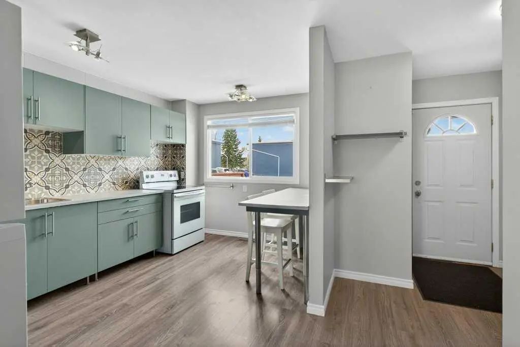 303 2211 19 Street Northeast, Calgary – Residential Row/Townhouse Listing Photo 8