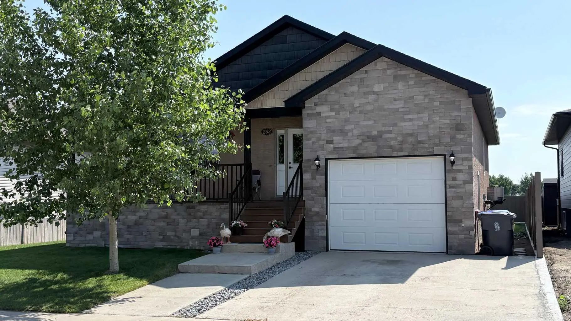 Photo of Listing #A2326095