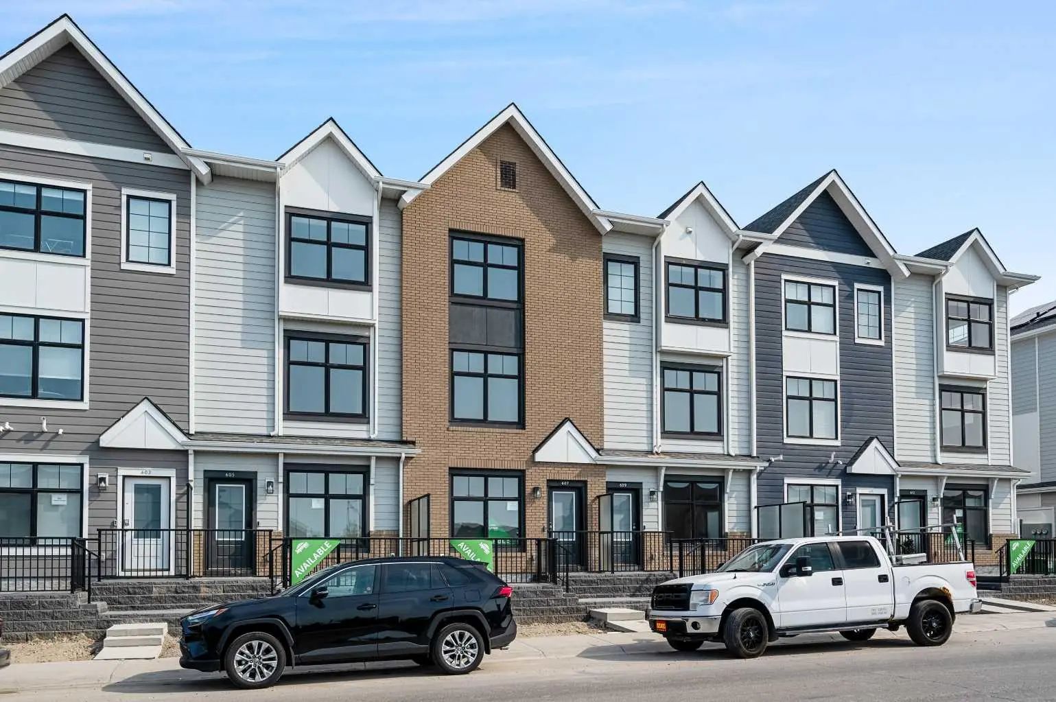 607 Mahogany Road Southeast, Calgary – Residential Row/Townhouse Listing Photo 2