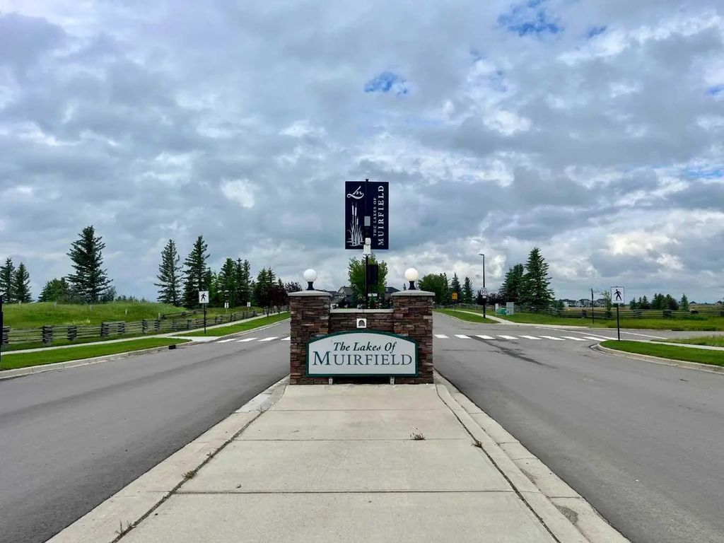 311 Muirfield Crescent , Lyalta