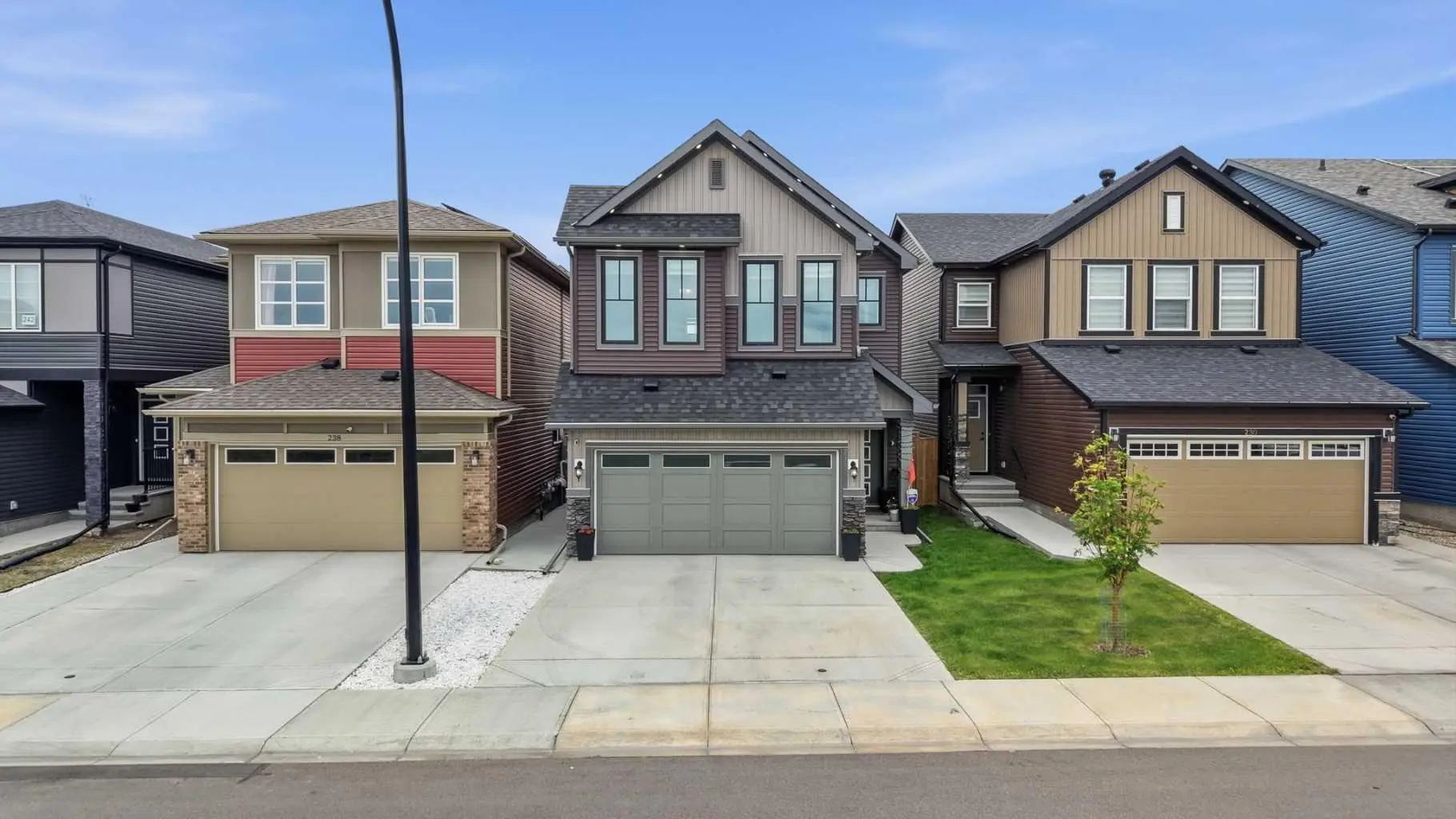 234 Carringsby Way N, Calgary – Residential Detached Listing Photo 3