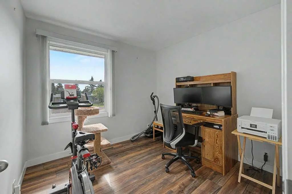623 Cantrell Place Southwest, Calgary – Residential Detached Listing Photo 12