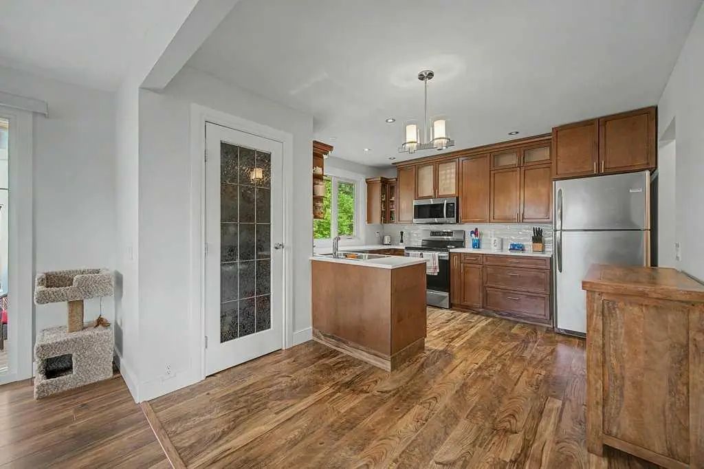 623 Cantrell Place Southwest, Calgary – Residential Detached Listing Photo 4