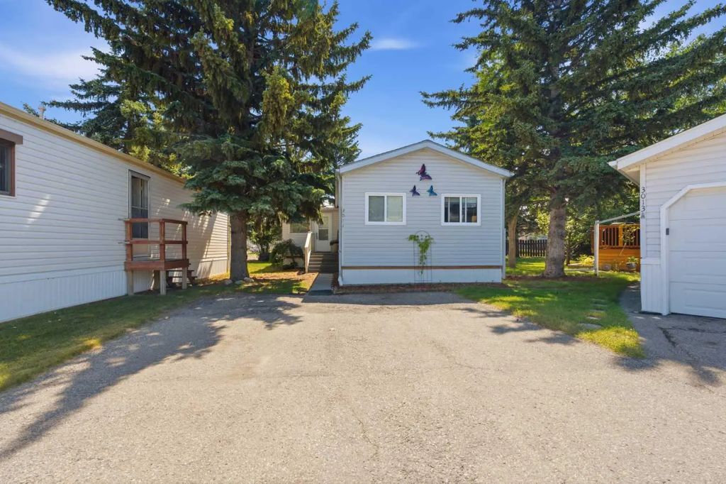 3011 Burroughs Manor Ne, Calgary