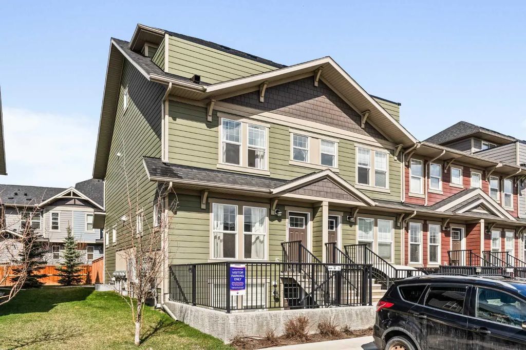 463 Cranbrook Square Se, Calgary