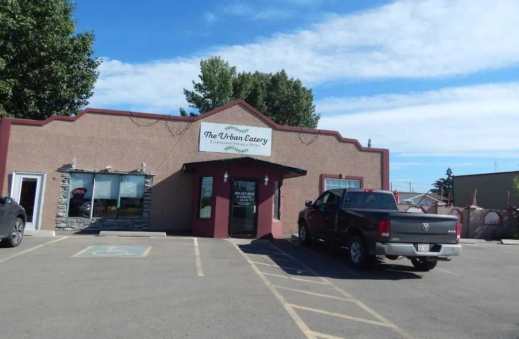 837 E Centre Street , Carstairs