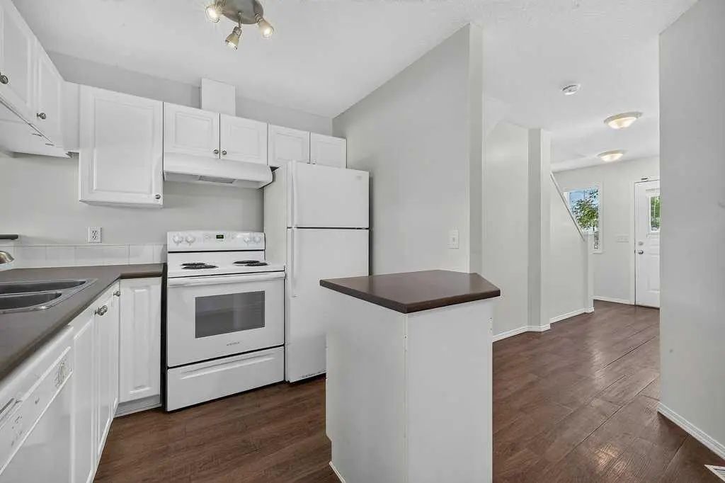 39 Citadel Point Northwest, Calgary – Residential Row/Townhouse Listing Photo 9