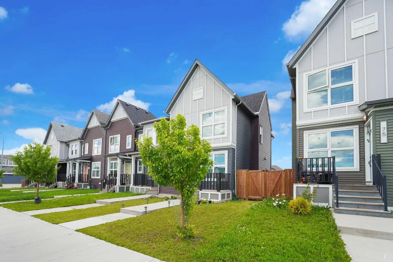 71 Savanna Park Northeast, Calgary – Residential Row/Townhouse Listing Photo 2