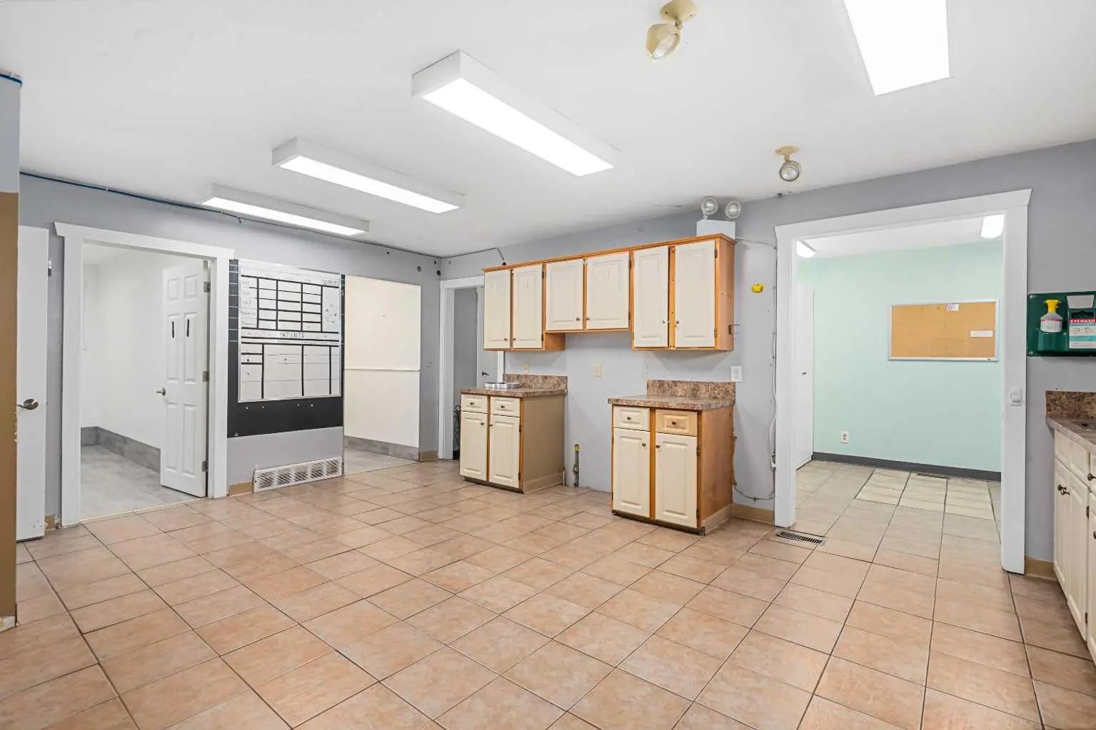 101 117 East Lake Crescent Northeast, Airdrie – Commercial Mixed Use Listing Photo 10