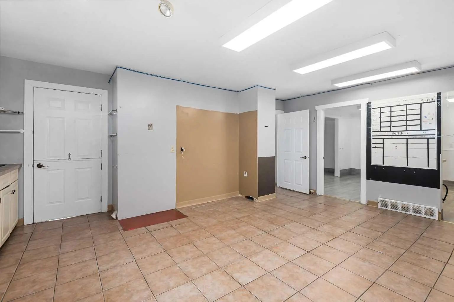 101 117 East Lake Crescent Northeast, Airdrie – Commercial Mixed Use Listing Photo 11