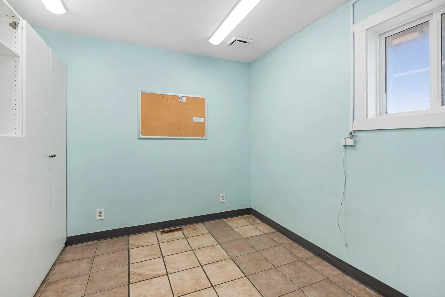 101 117 East Lake Crescent Northeast, Airdrie – Commercial Mixed Use Listing Photo 14