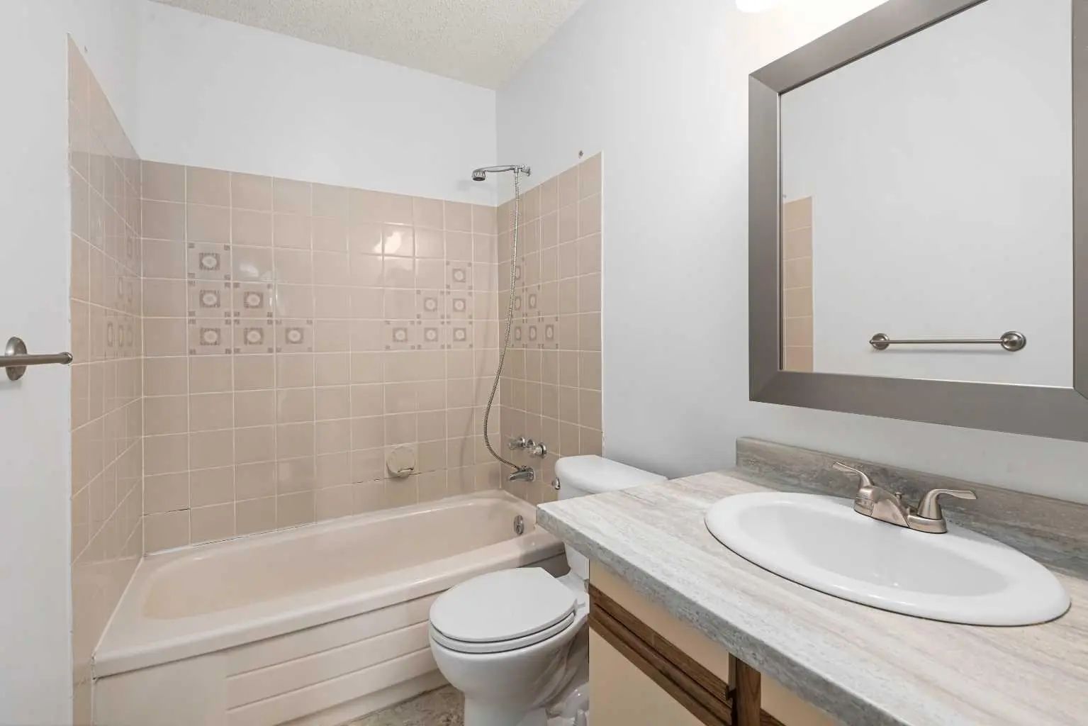 101 117 East Lake Crescent Northeast, Airdrie – Commercial Mixed Use Listing Photo 23