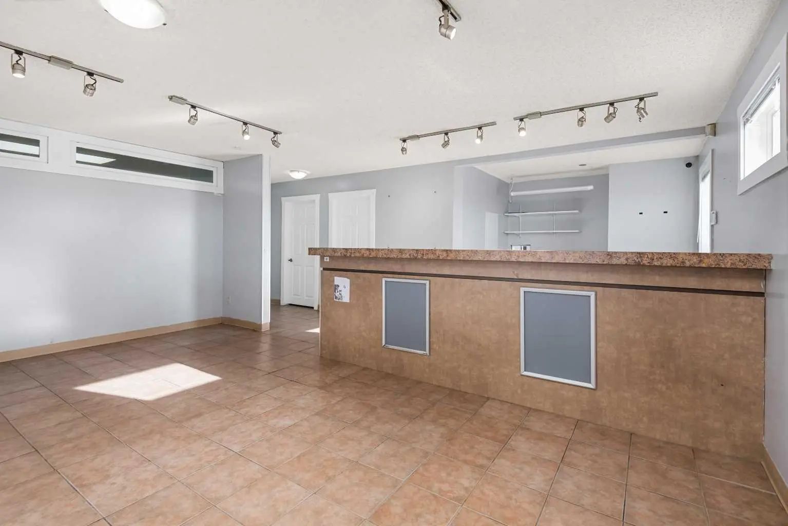 101 117 East Lake Crescent Northeast, Airdrie – Commercial Mixed Use Listing Photo 7