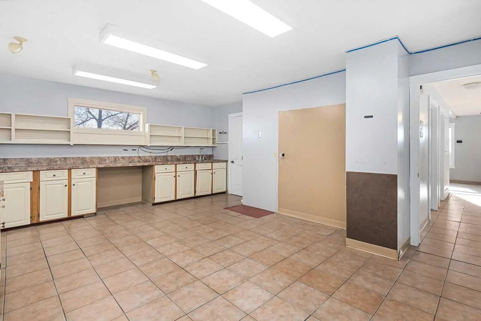 101 117 East Lake Crescent Northeast, Airdrie – Commercial Mixed Use Listing Photo 8