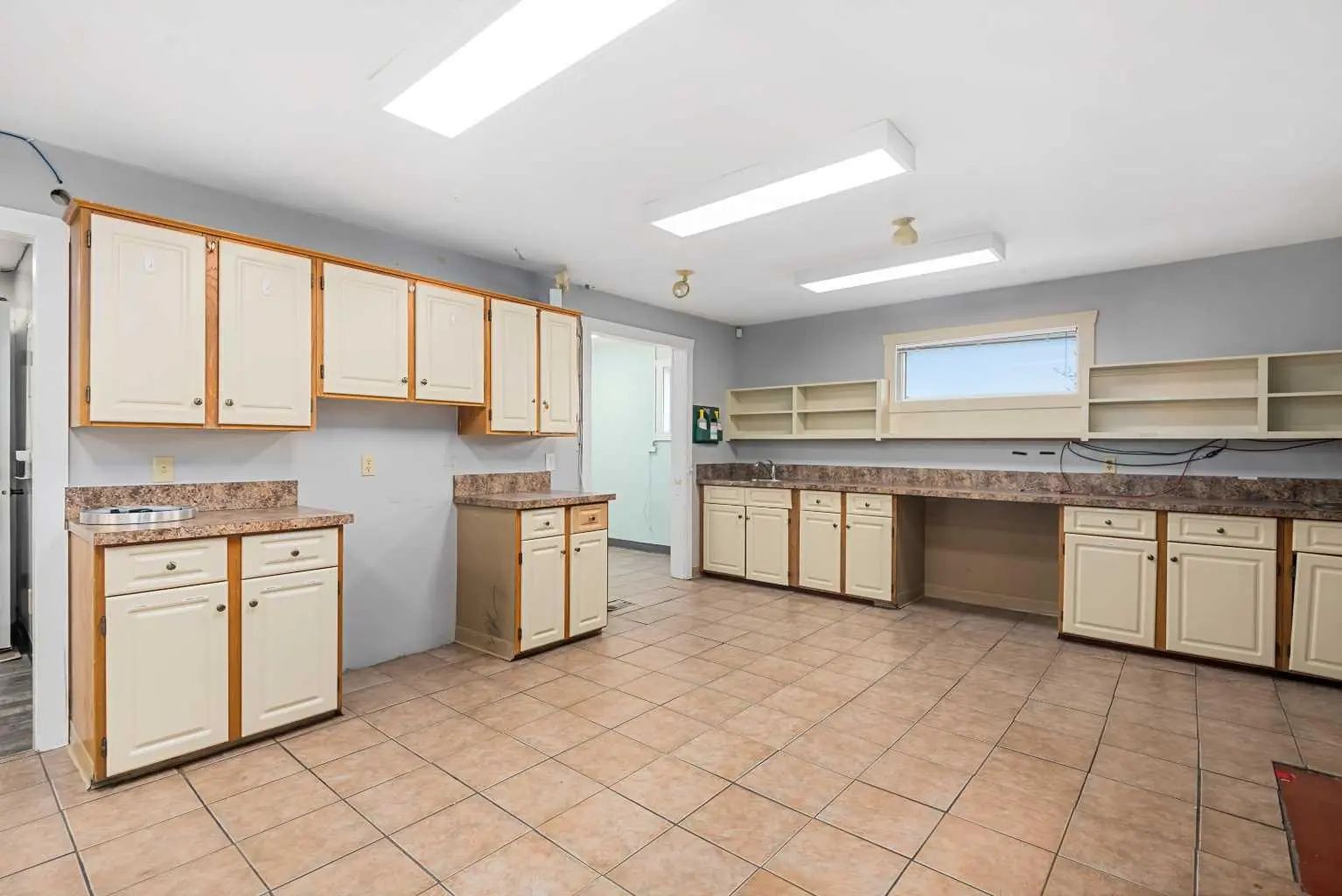 101 117 East Lake Crescent Northeast, Airdrie – Commercial Mixed Use Listing Photo 9