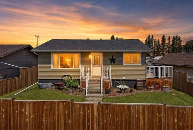 5028 48 Avenue , Caroline